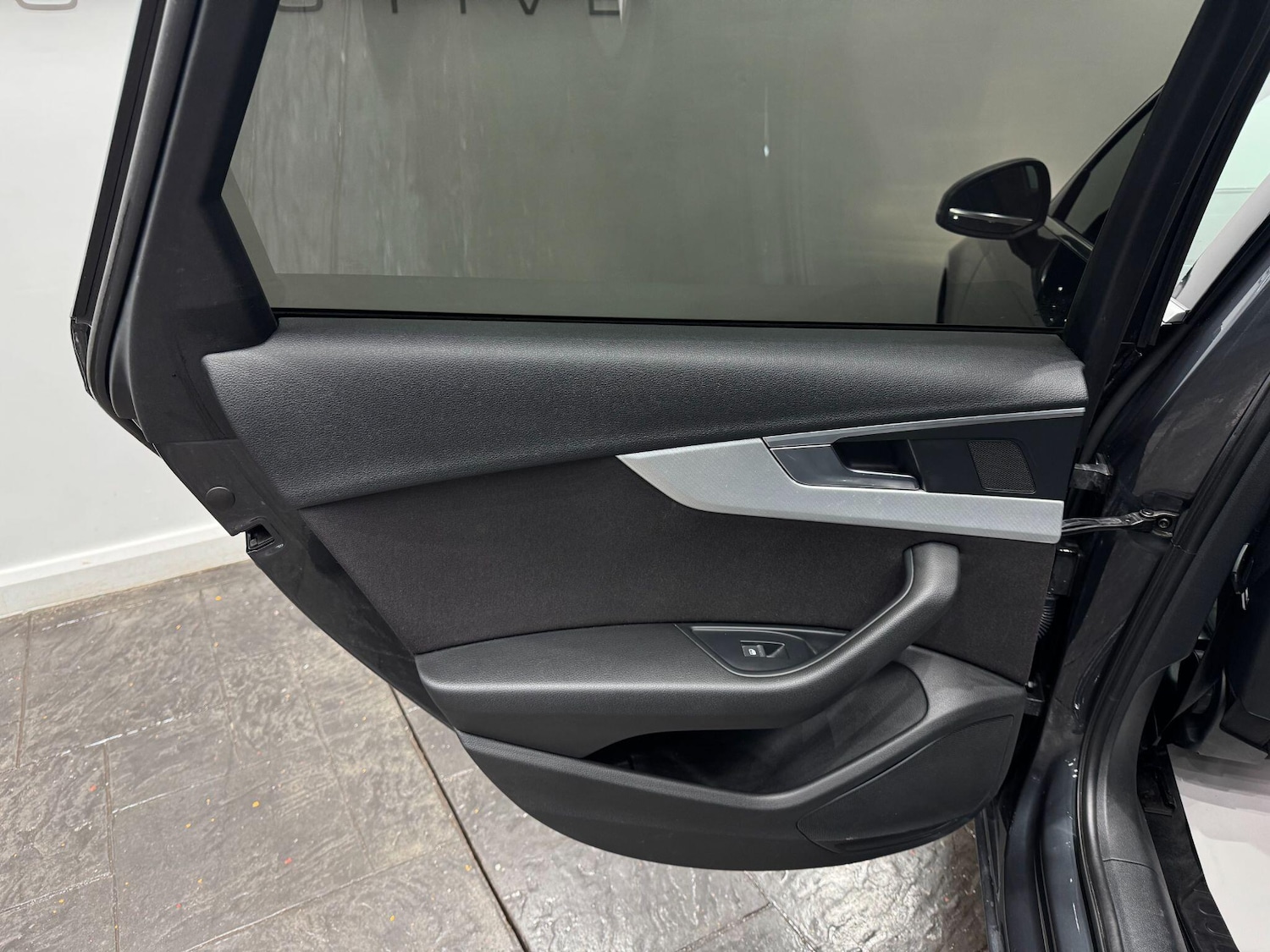 Used Audi A4 Avant for sale - 77646820: Photo 51