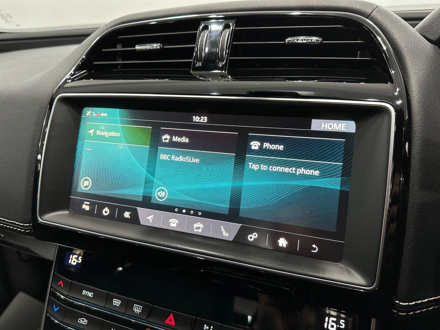 Used Jaguar XE 2018 for sale - 76832177: Photo 30