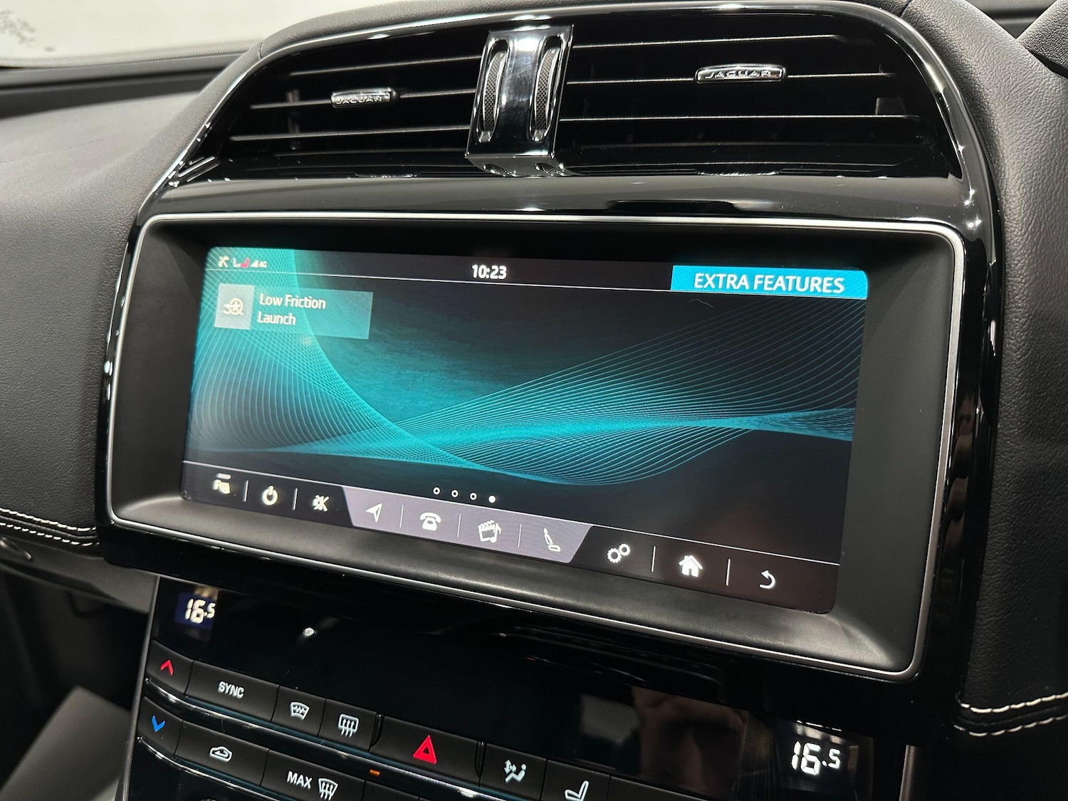 Used Jaguar XE 2018 for sale - 76832177: Photo 32