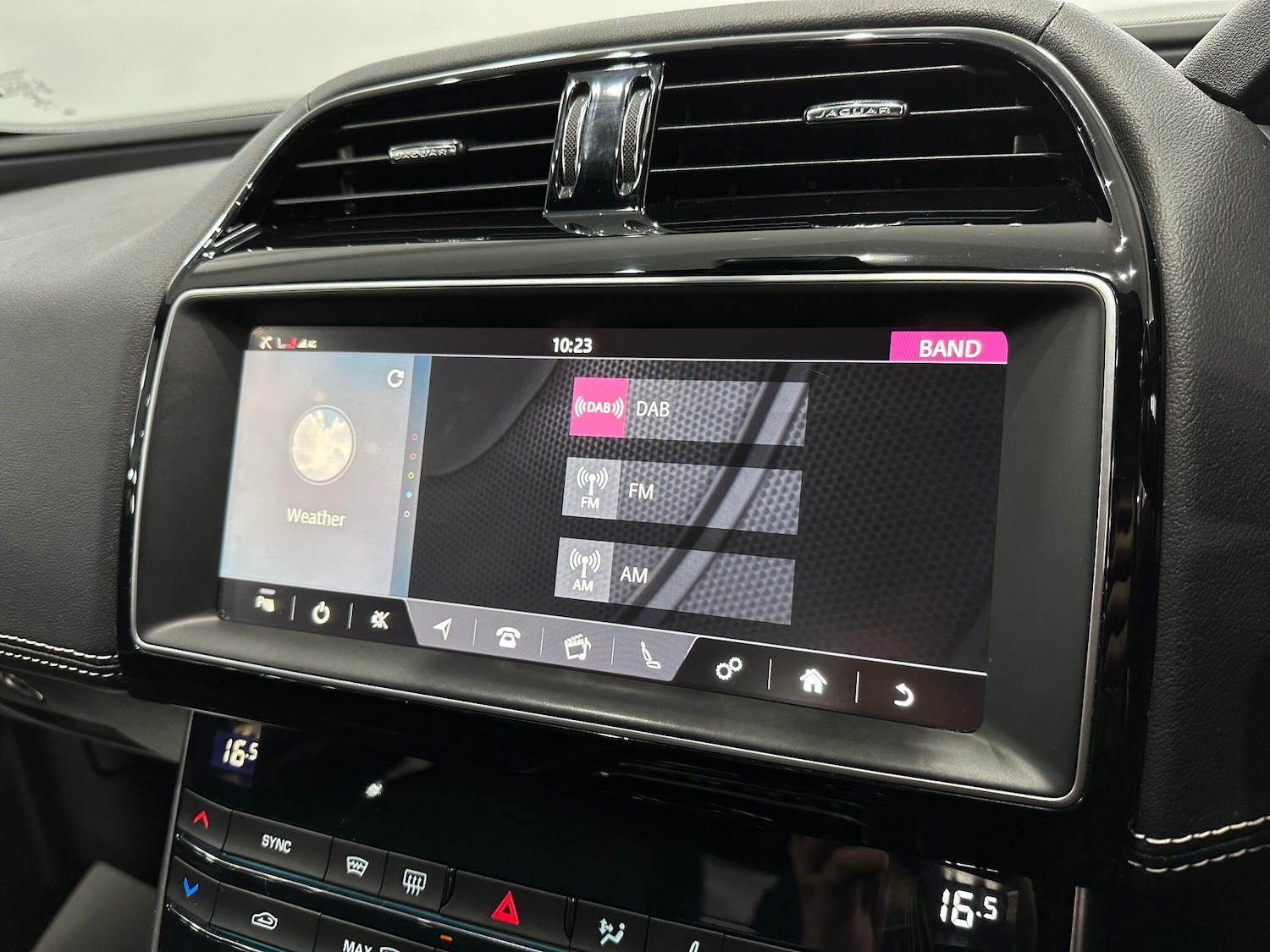 Used Jaguar XE 2018 for sale - 76832177: Photo 38