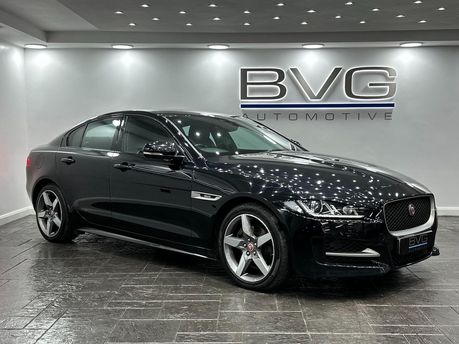 Used Jaguar XE 2018 for sale - 76832177: Photo 4