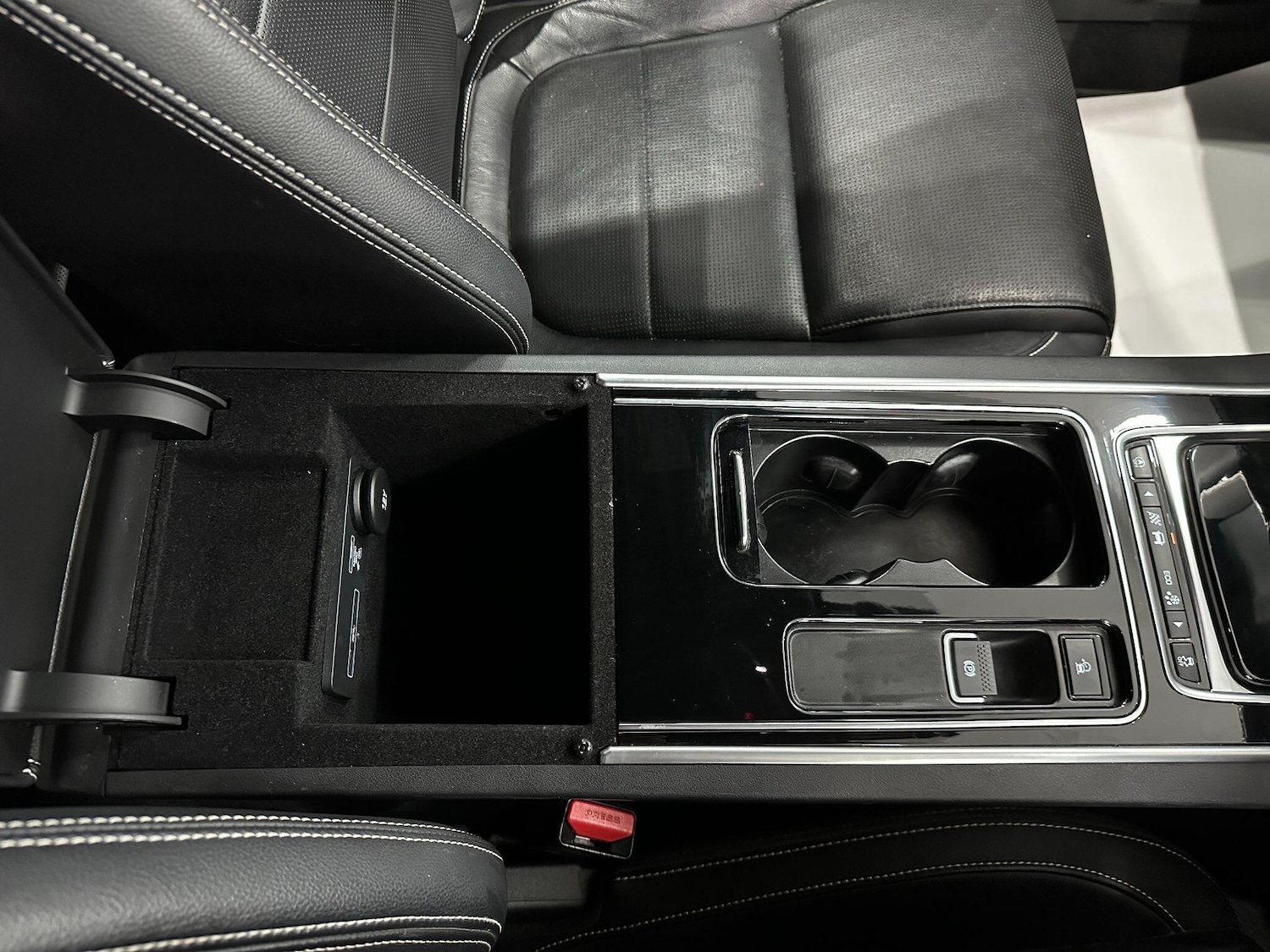 Used Jaguar XE 2018 for sale - 76832177: Photo 45