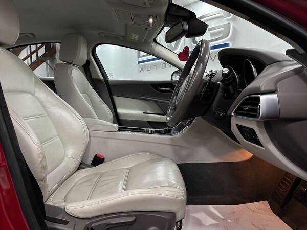 Used Jaguar XE 2017 for sale - 76326528: Photo 16
