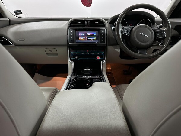Used Jaguar XE 2017 for sale - 76326528: Photo 21