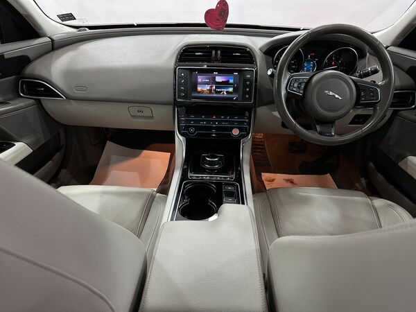 Used Jaguar XE 2017 for sale - 76326528: Photo 22