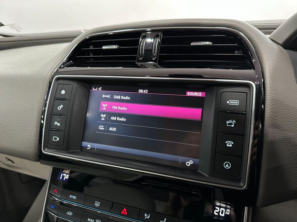 Used Jaguar XE 2017 for sale - 76326528: Photo 29