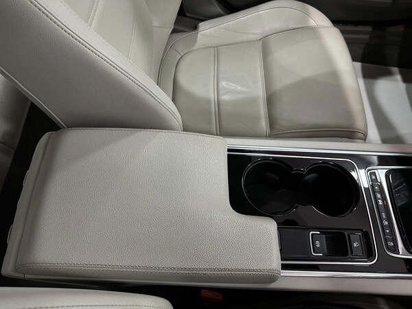 Used Jaguar XE 2017 for sale - 76326528: Photo 38