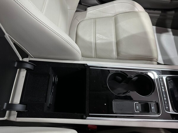 Used Jaguar XE 2017 for sale - 76326528: Photo 39