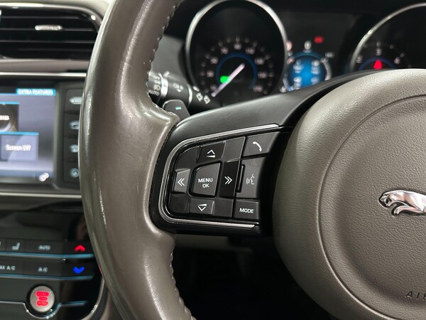 Used Jaguar XE 2017 for sale - 76326528: Photo 41