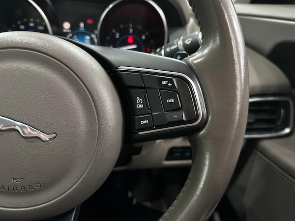 Used Jaguar XE 2017 for sale - 76326528: Photo 43
