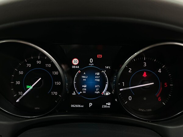 Used Jaguar XE 2017 for sale - 76326528: Photo 46