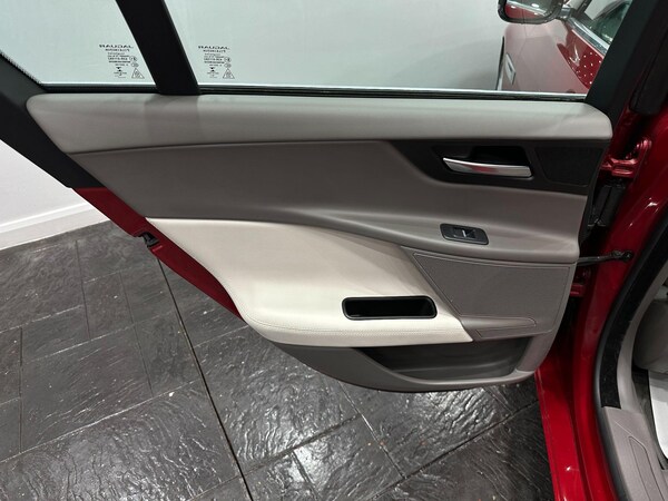 Used Jaguar XE 2017 for sale - 76326528: Photo 47