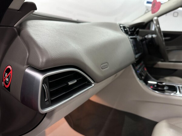 Used Jaguar XE 2017 for sale - 76326528: Photo 48
