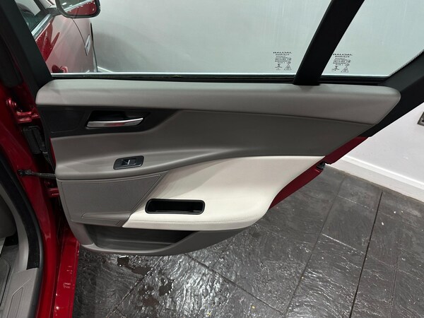 Used Jaguar XE 2017 for sale - 76326528: Photo 55