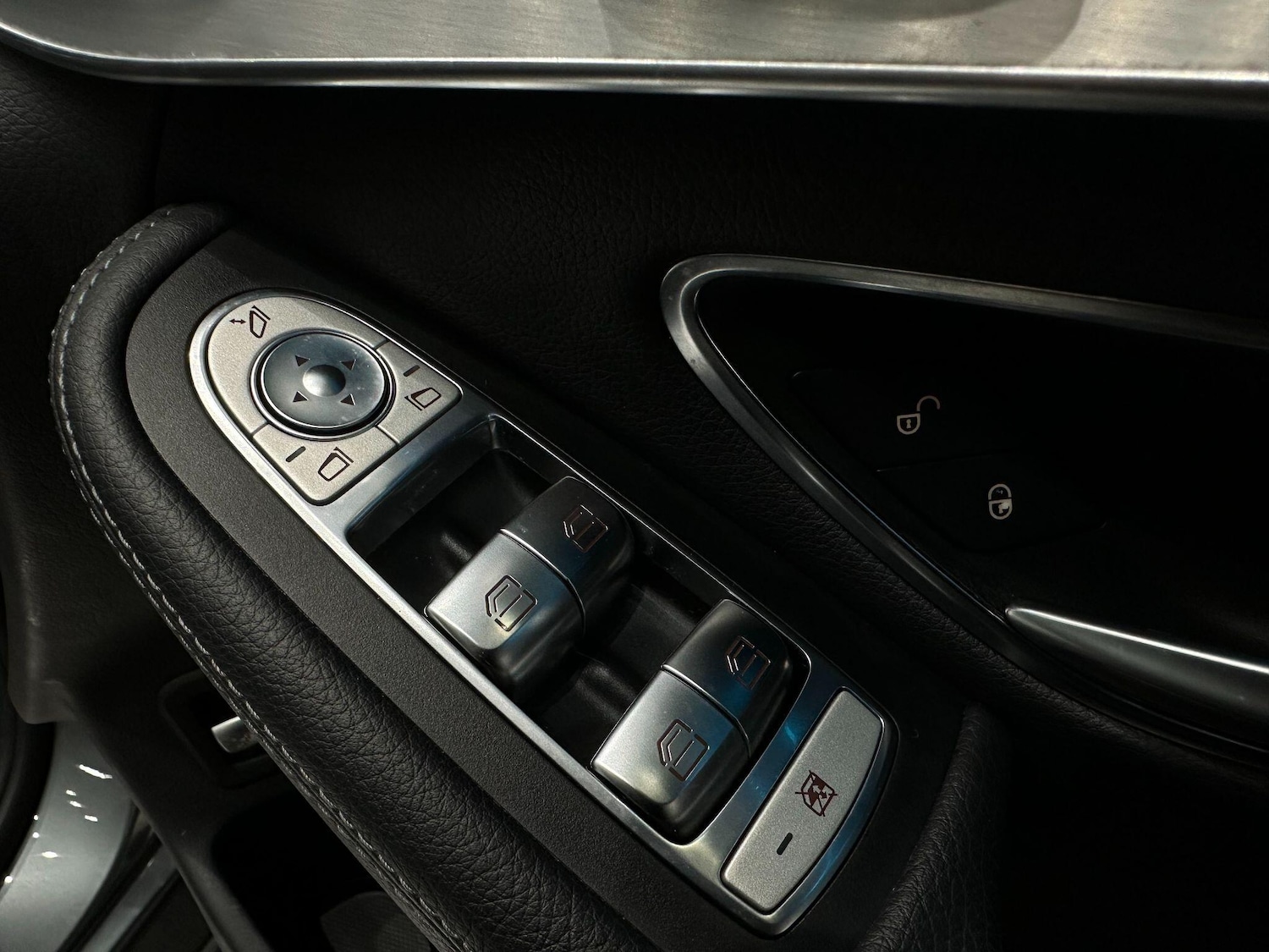 Used Mercedes-Benz GLC 2016 for sale - 76912801: Photo 28