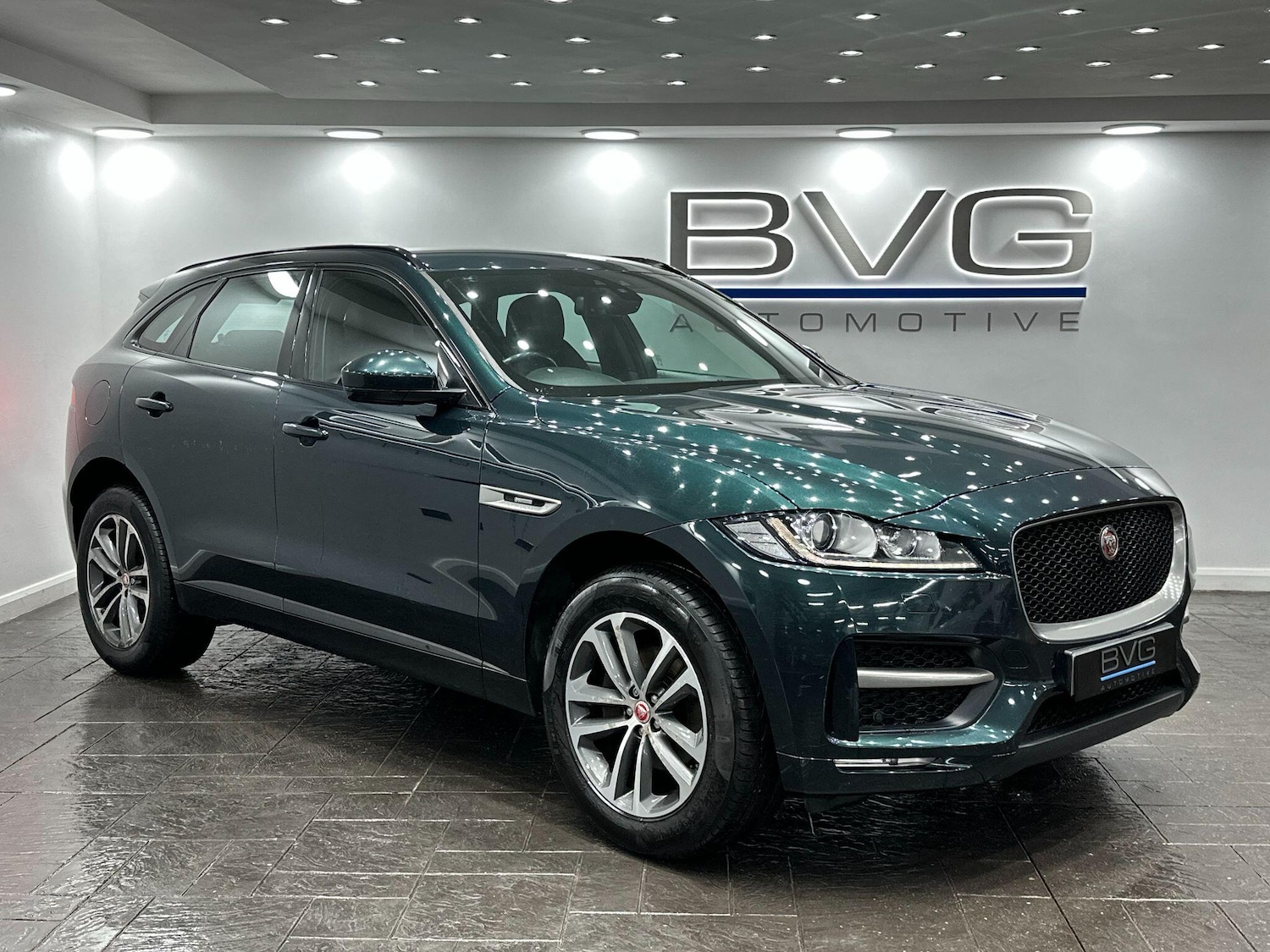Used Jaguar F-Pace 2016 for sale - 76772033: Photo 2