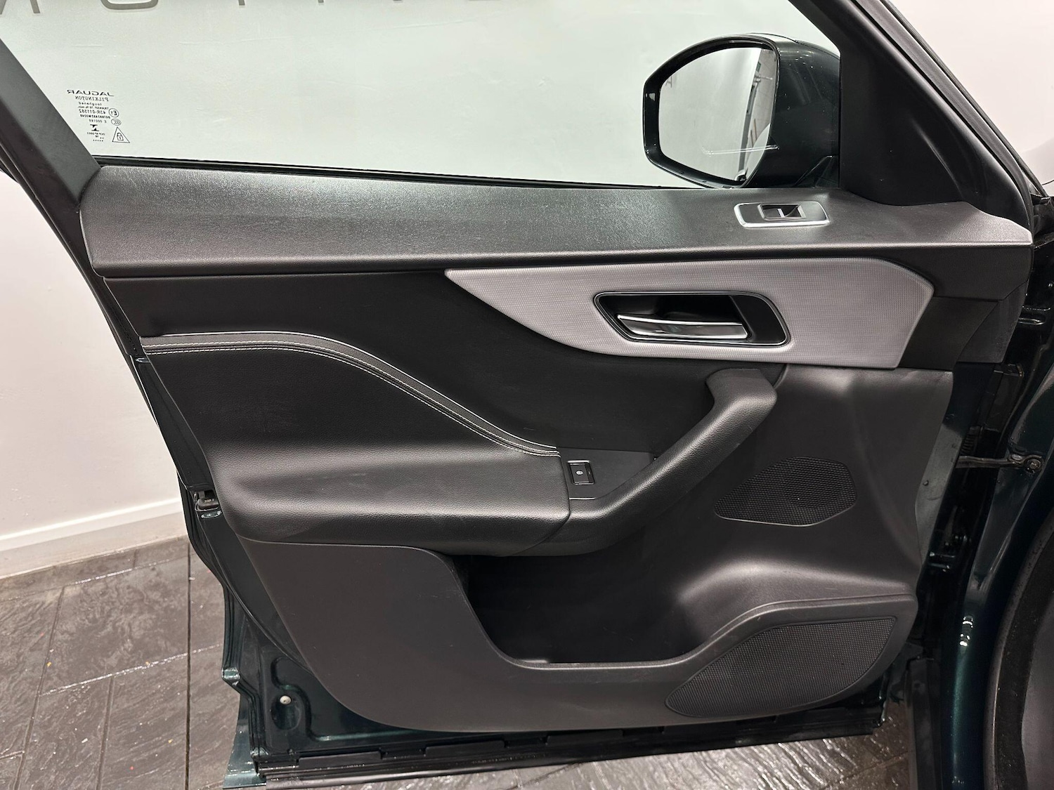 Used Jaguar F-Pace 2016 for sale - 76772033: Photo 28