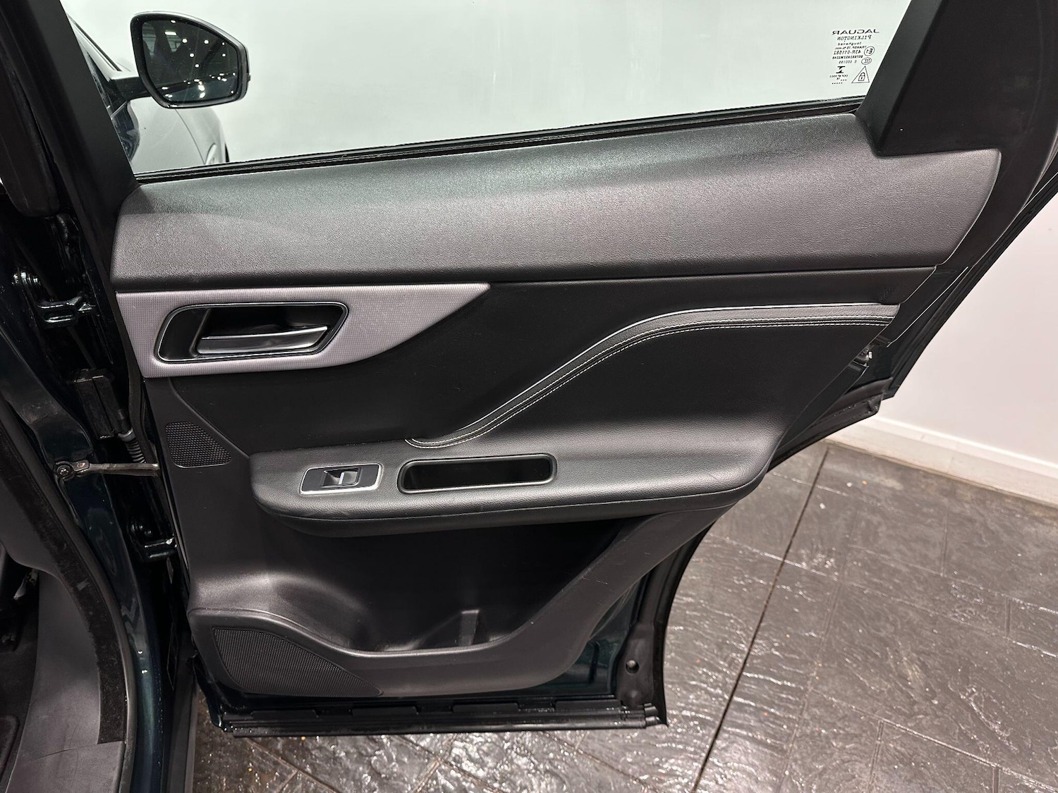 Used Jaguar F-Pace 2016 for sale - 76772033: Photo 34