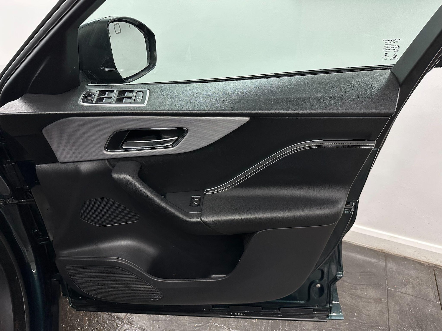 Used Jaguar F-Pace 2016 for sale - 76772033: Photo 36