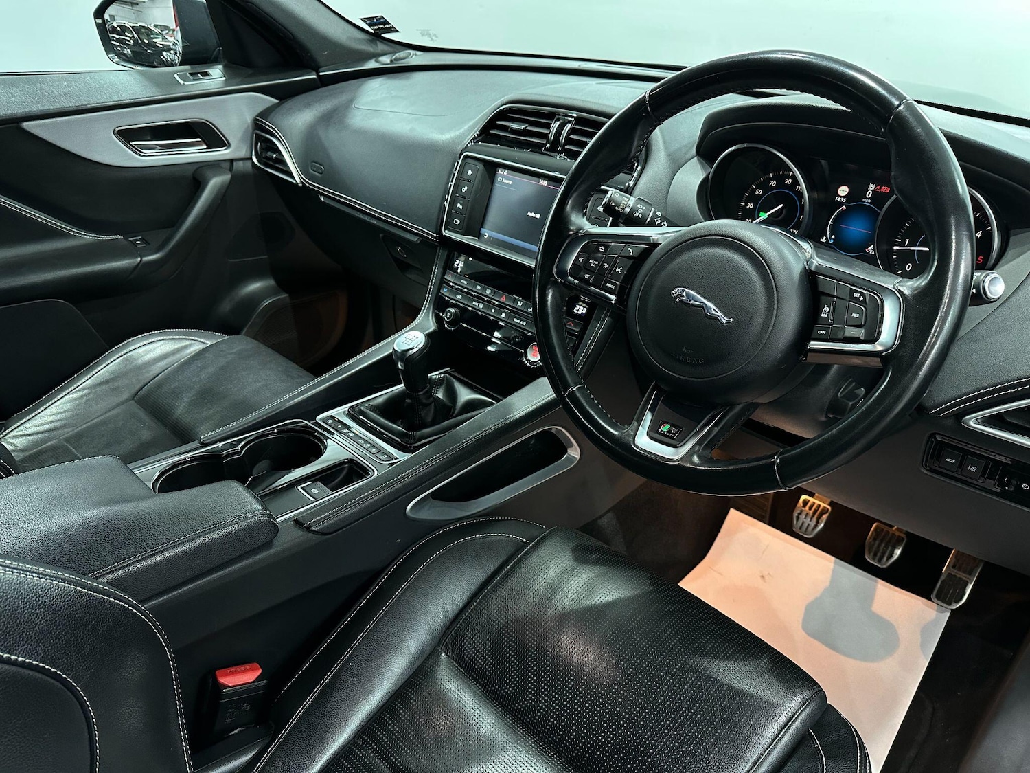 Used Jaguar F-Pace 2016 for sale - 76772033: Photo 4