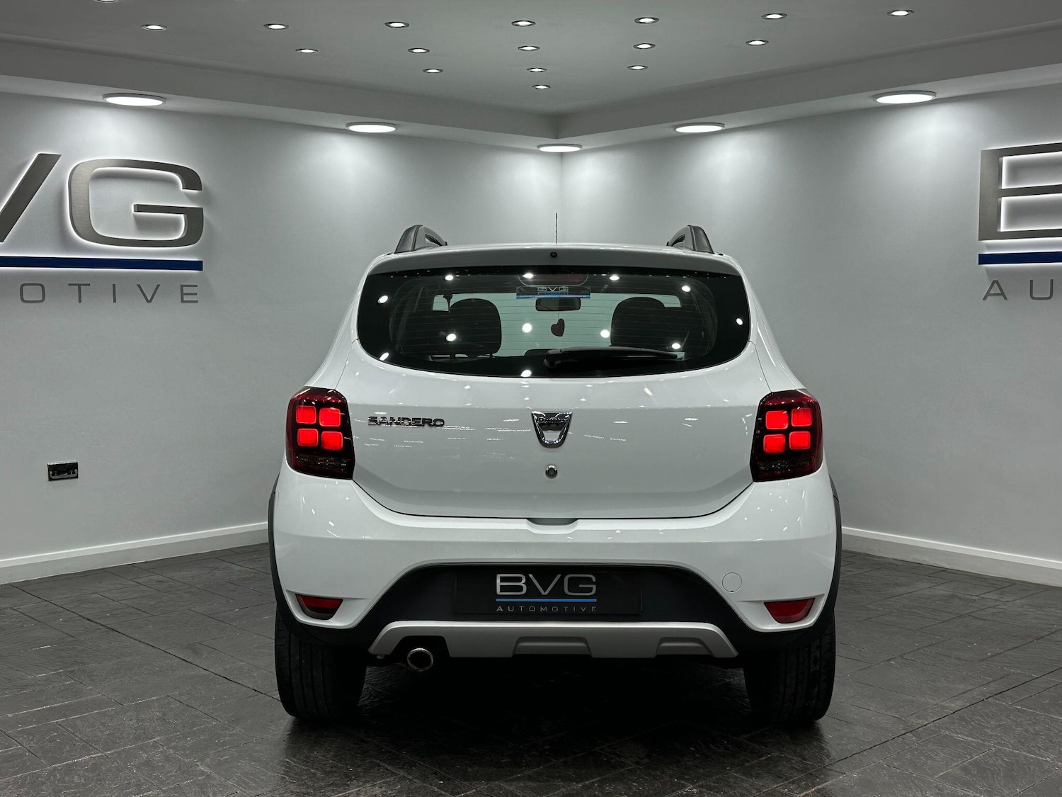 Used Dacia Sandero Stepway 2017 for sale - 76360142: Photo 10