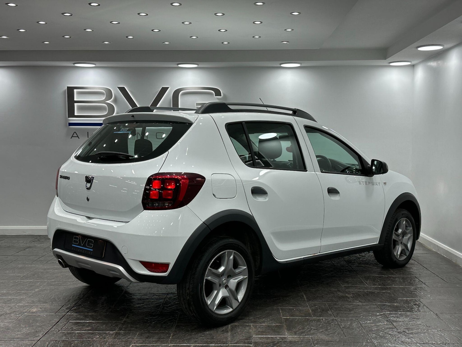 Used Dacia Sandero Stepway 2017 for sale - 76360142: Photo 11