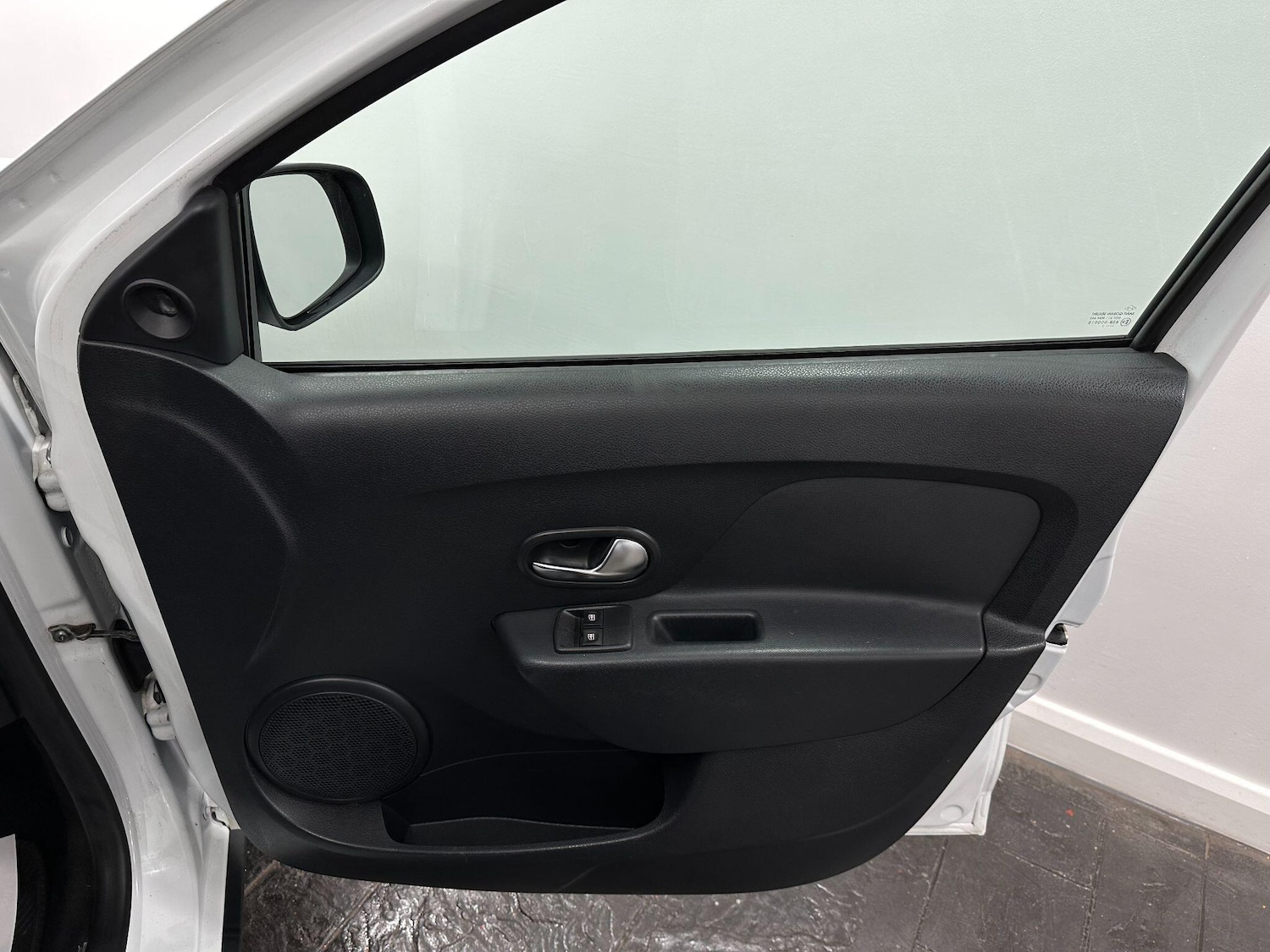 Used Dacia Sandero Stepway 2017 for sale - 76360142: Photo 23
