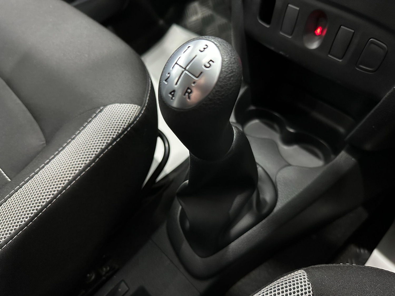 Used Dacia Sandero Stepway 2017 for sale - 76360142: Photo 38