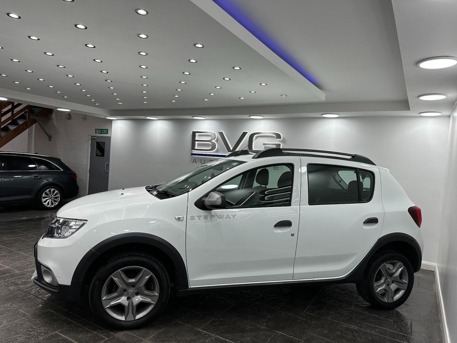Used Dacia Sandero Stepway 2017 for sale - 76360142: Photo 6