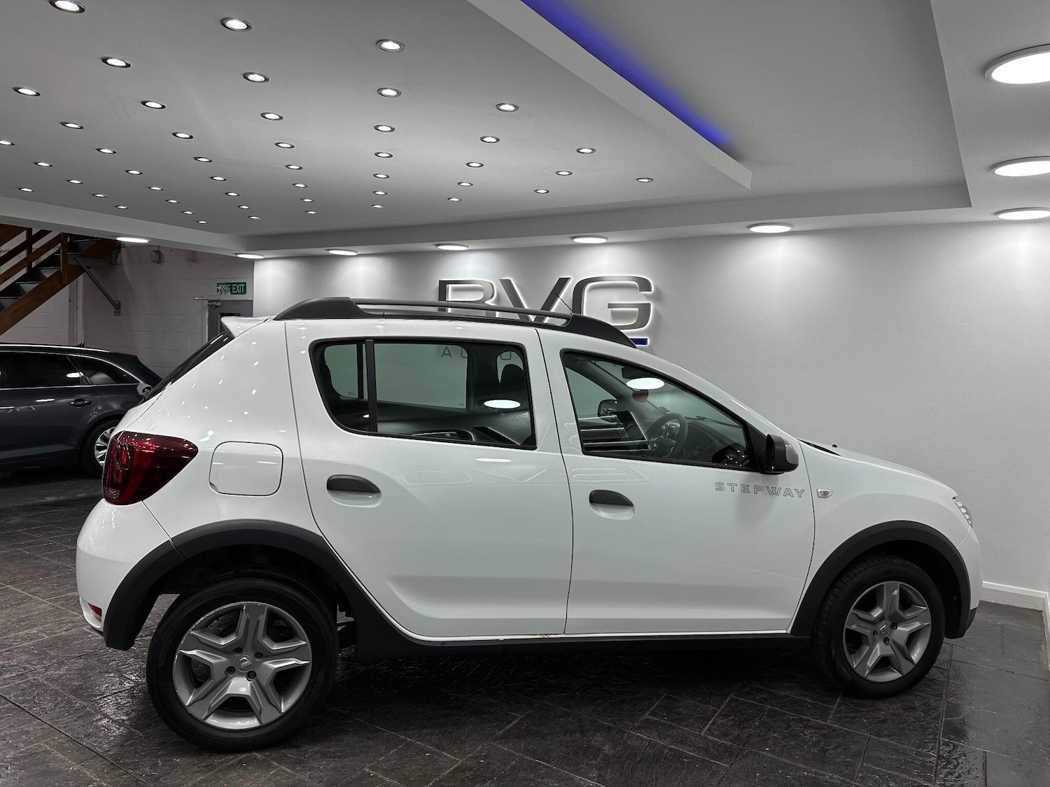 Used Dacia Sandero Stepway 2017 for sale - 76360142: Photo 8