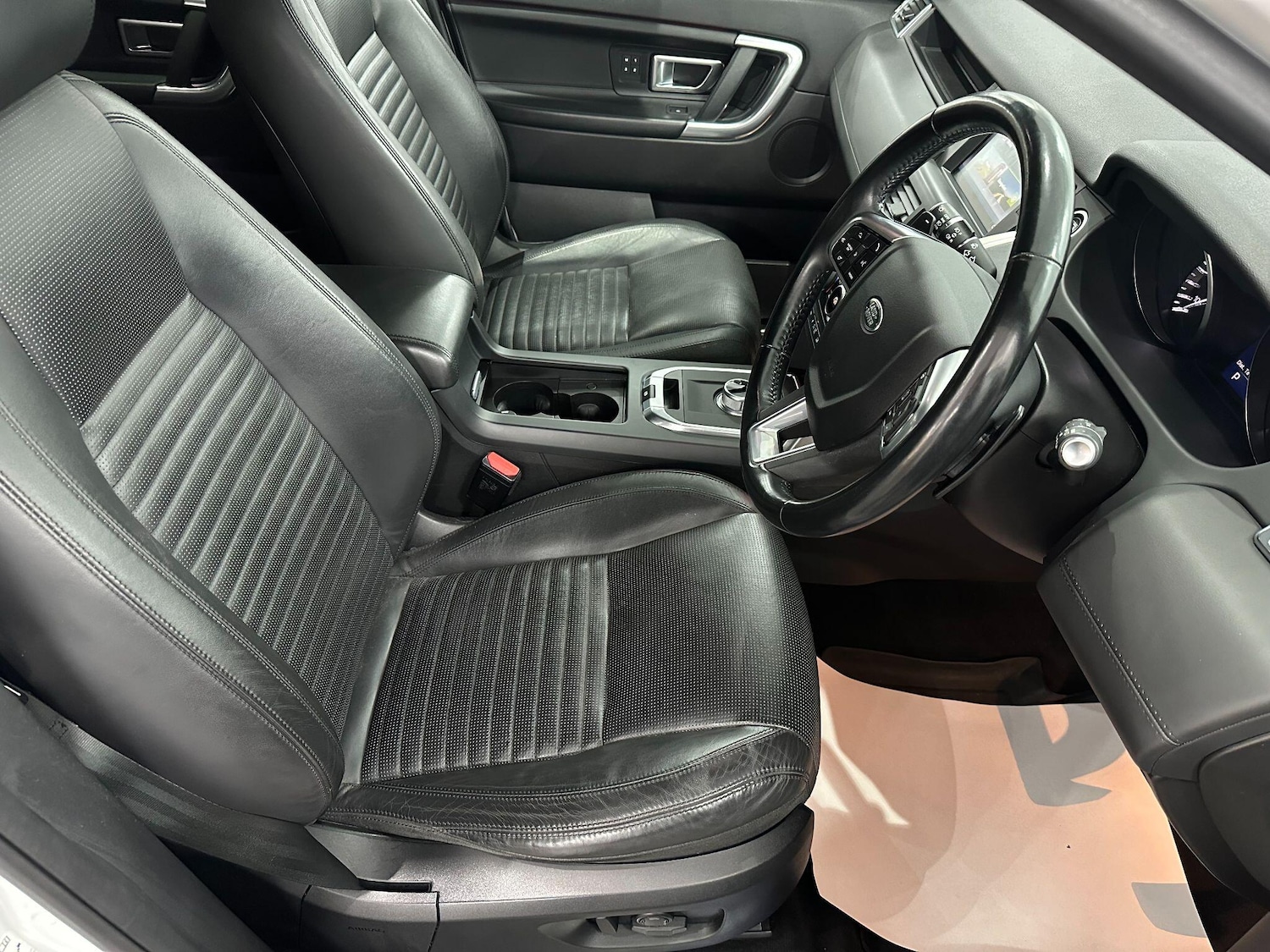 Used Land Rover Discovery Sport 2016 for sale - 76527877: Photo 32