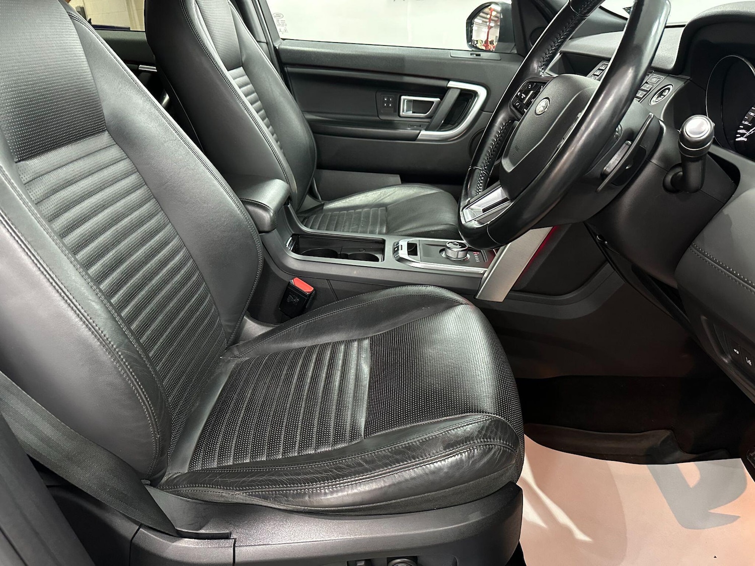 Used Land Rover Discovery Sport 2016 for sale - 76527877: Photo 33