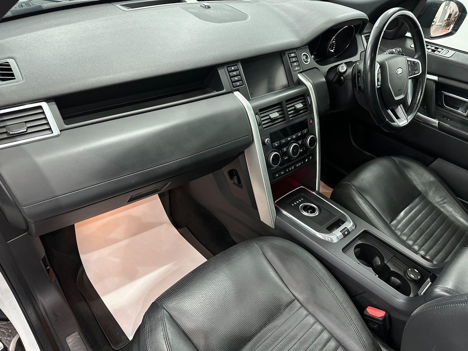 Used Land Rover Discovery Sport 2016 for sale - 76527877: Photo 71