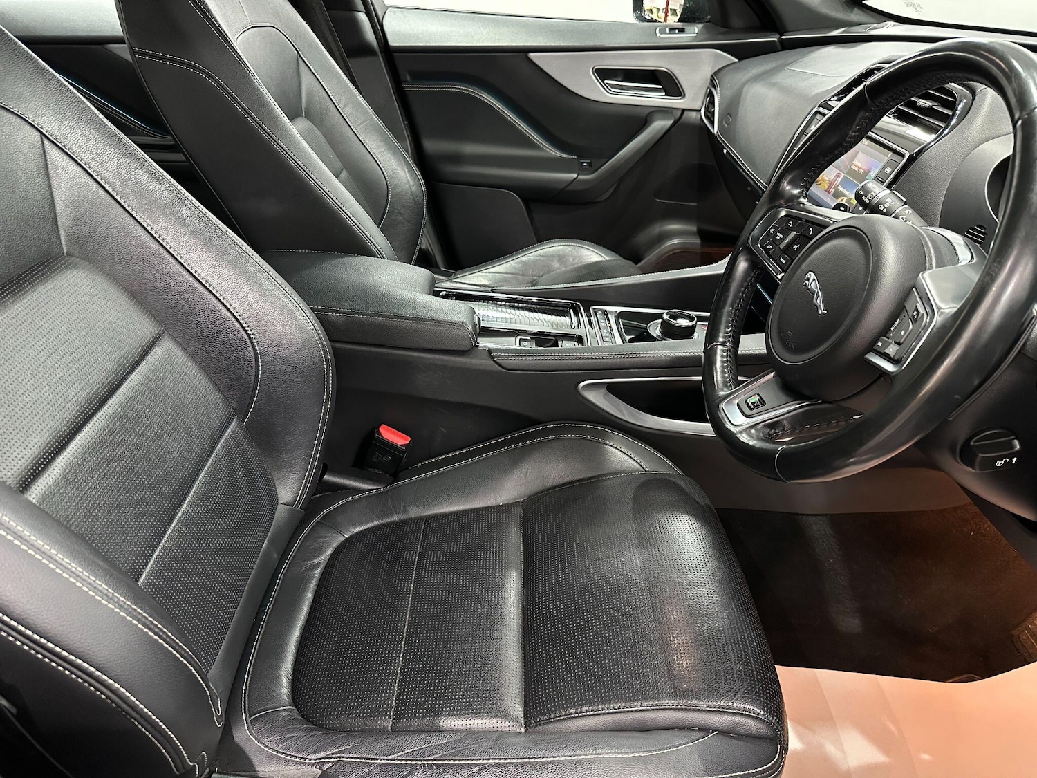 Used Jaguar F-Pace 2016 for sale - 76000826: Photo 32