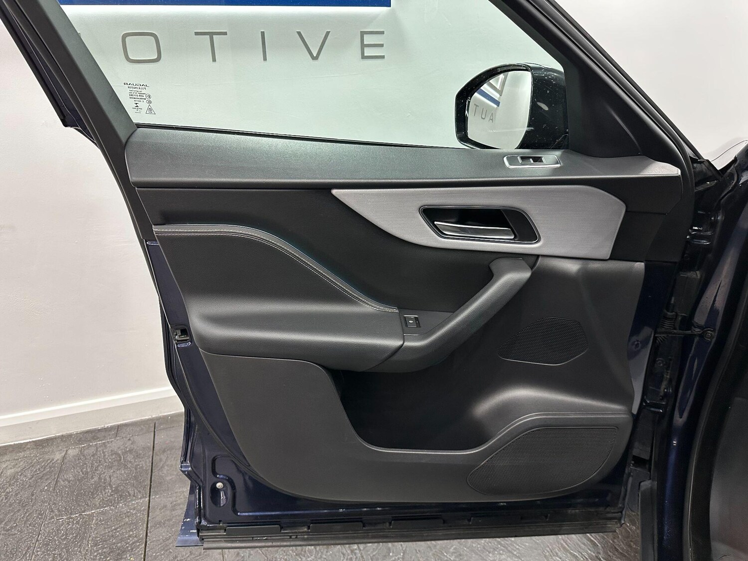 Used Jaguar F-Pace 2016 for sale - 76000826: Photo 65