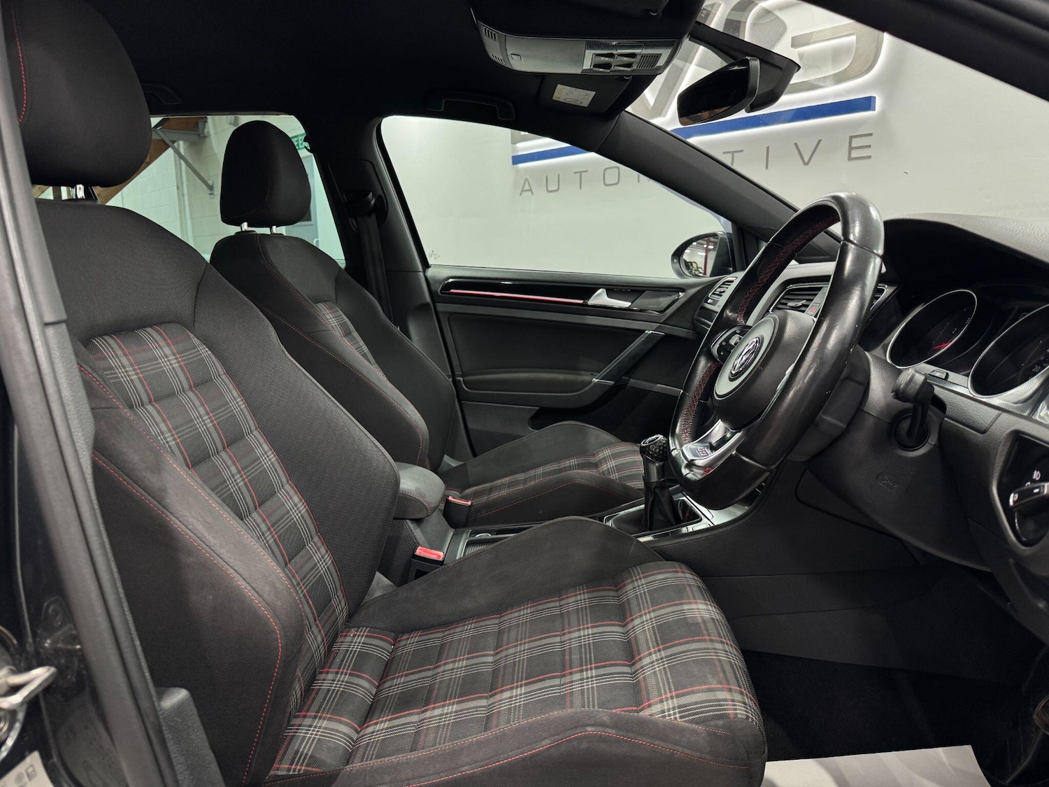 Used Volkswagen Golf 2016 for sale - 77898282: Photo 27