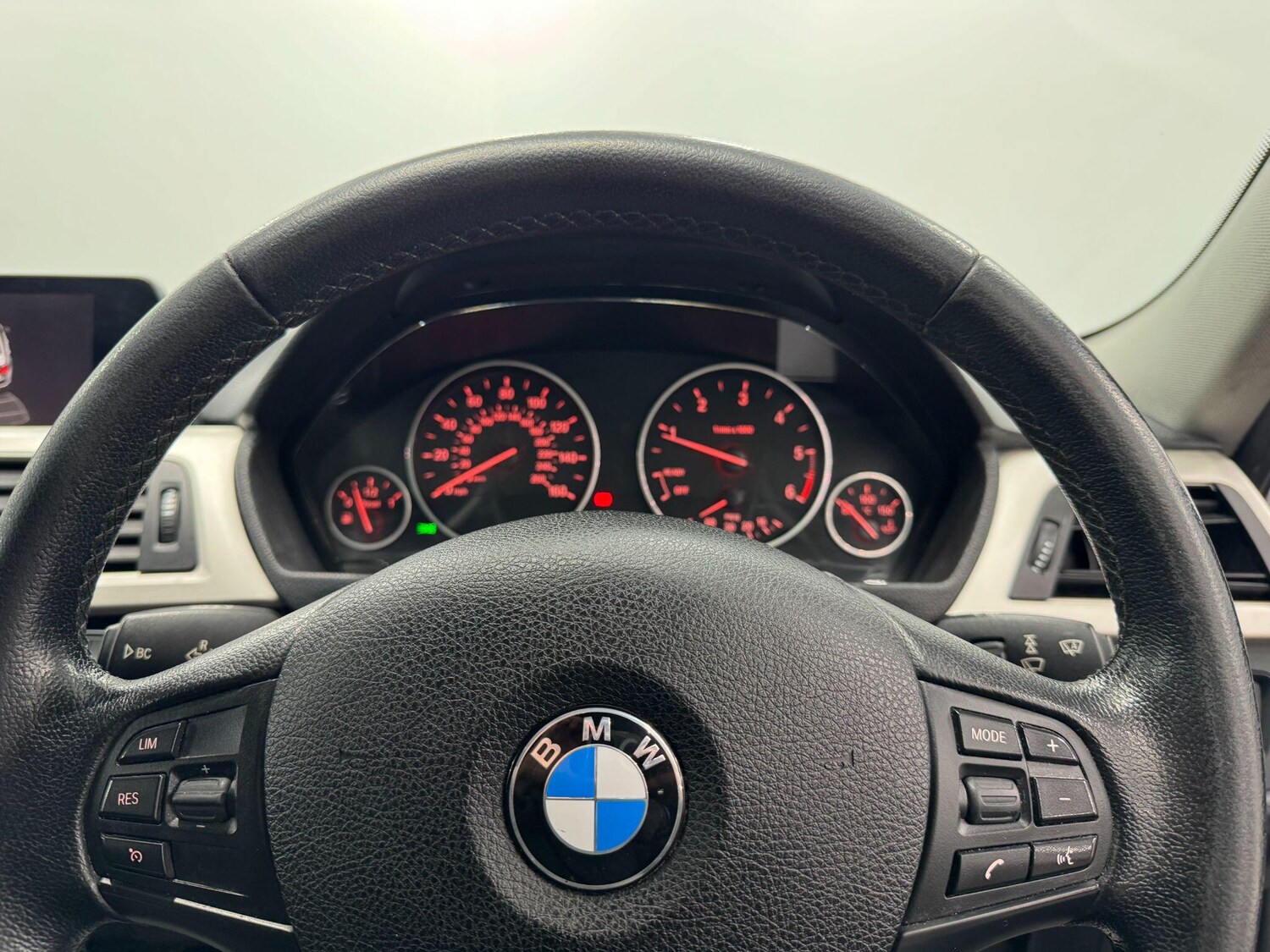 Used BMW 3 Series 2015 for sale - 77574380: Photo 43