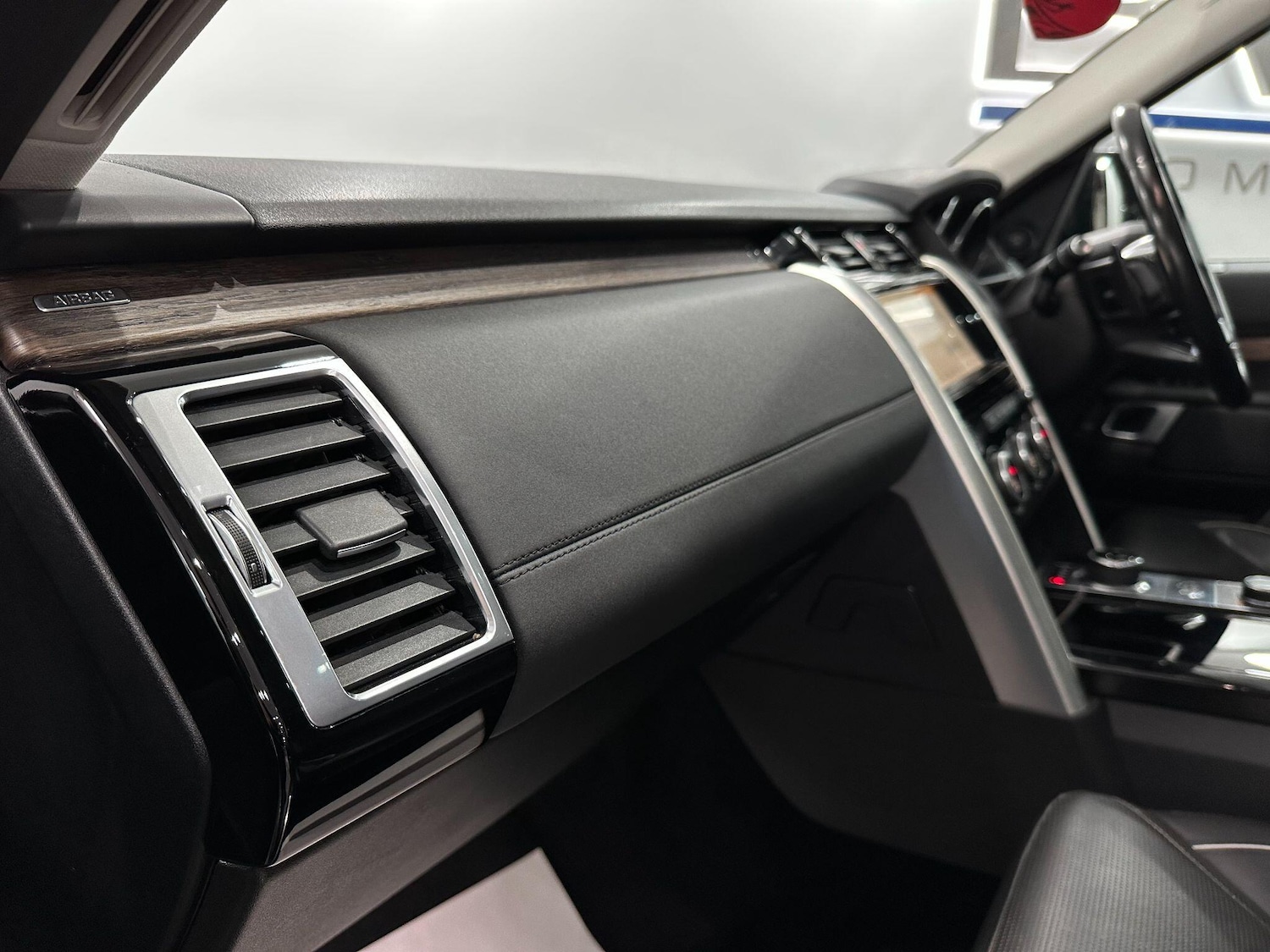 Used Land Rover Discovery 2017 for sale - 76965213: Photo 62