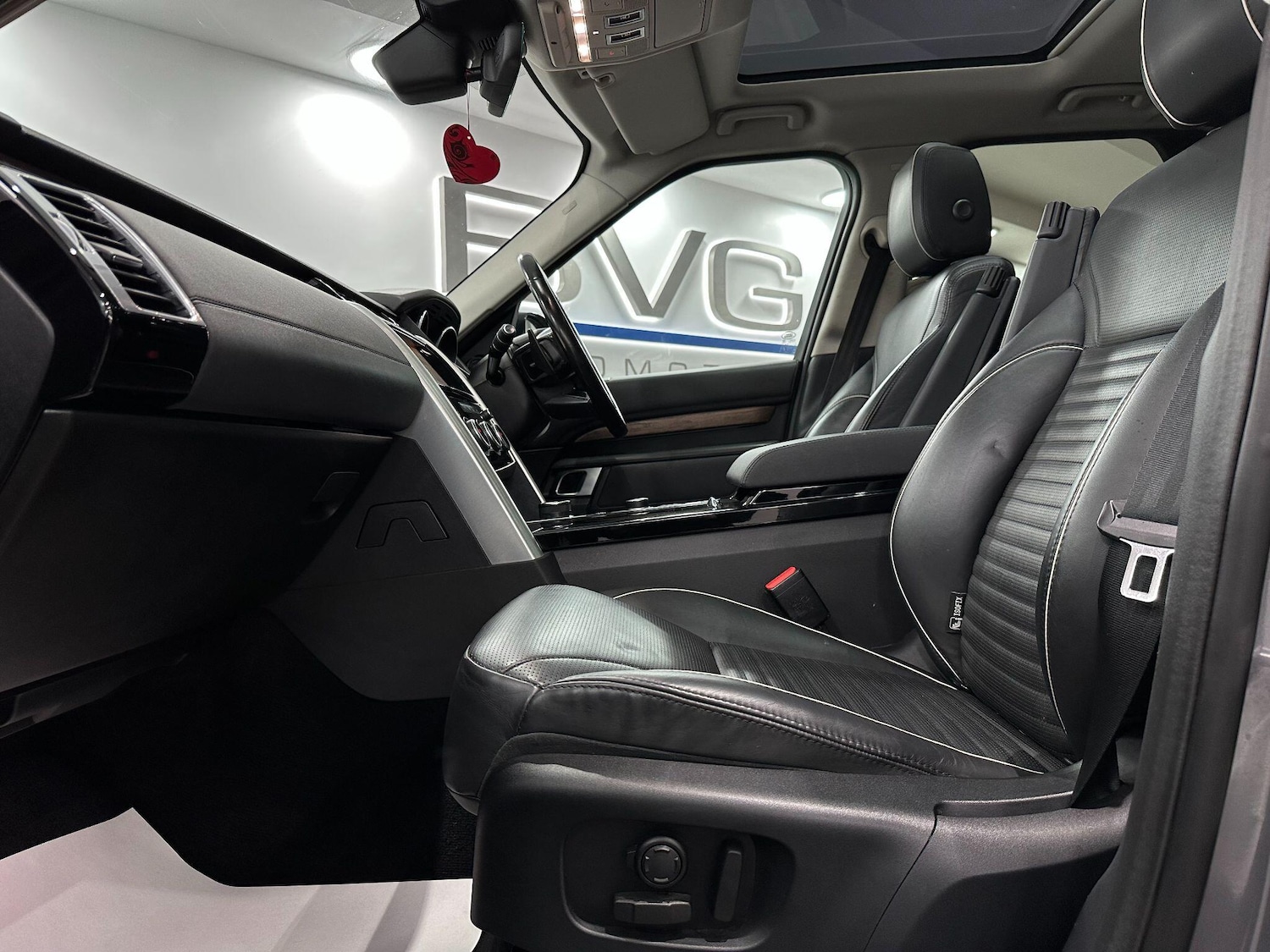 Used Land Rover Discovery 2017 for sale - 76965213: Photo 63