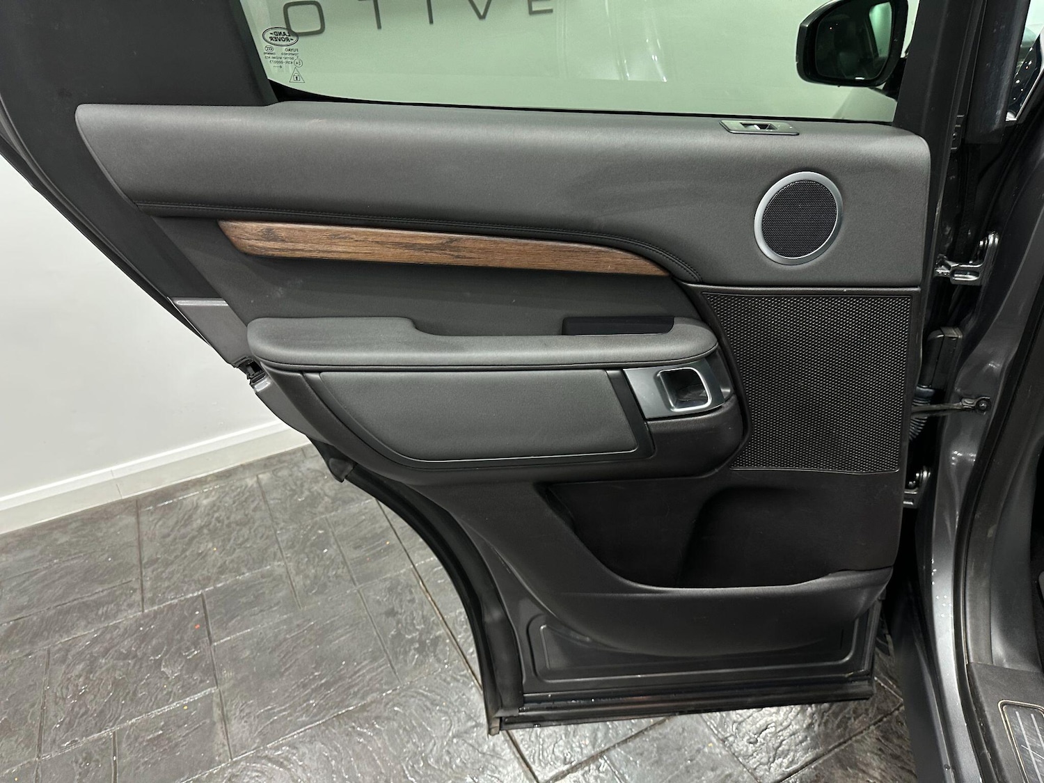 Used Land Rover Discovery 2017 for sale - 76965213: Photo 65