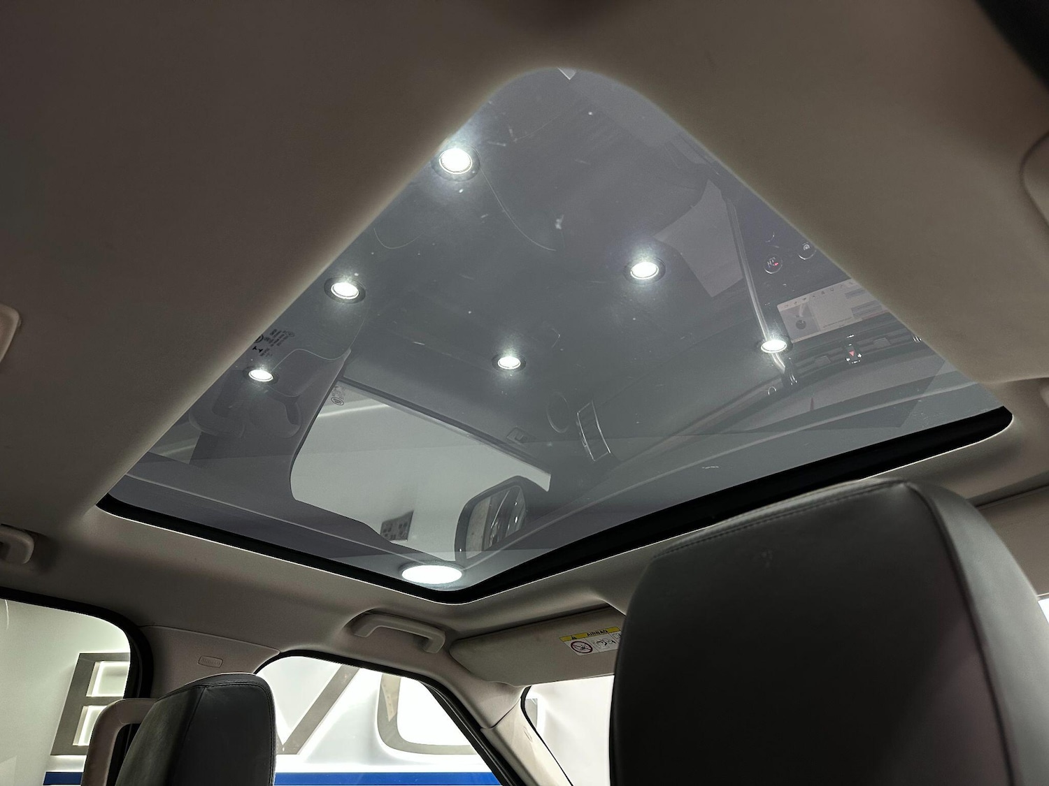 Used Land Rover Discovery 2017 for sale - 76965213: Photo 75