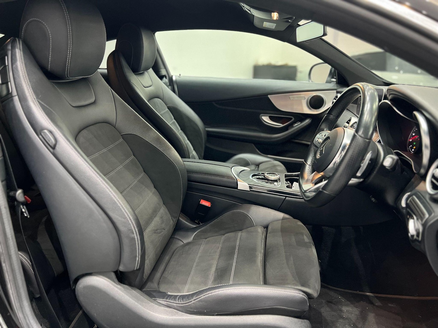 Used Mercedes-Benz C-Class 2020 for sale - 76153145: Photo 3