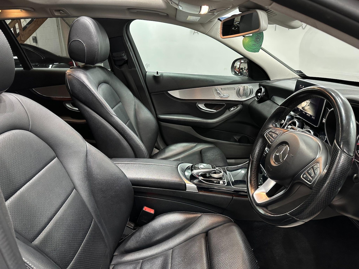 Used Mercedes-Benz C-Class 2015 for sale - 76108408: Photo 24