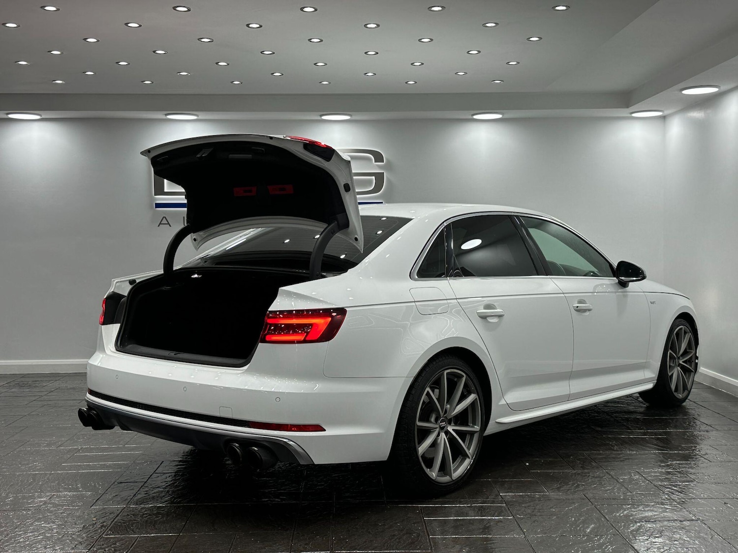 Used Audi A4 2018 for sale - 76832191: Photo 76