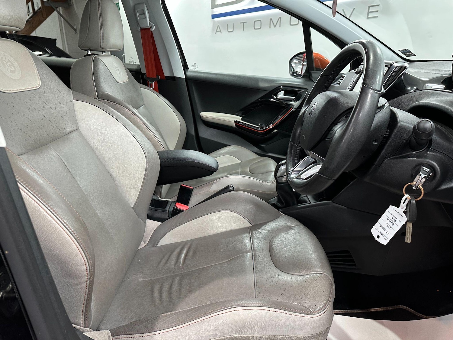 Used Peugeot 208 2014 for sale - 77066832: Photo 25