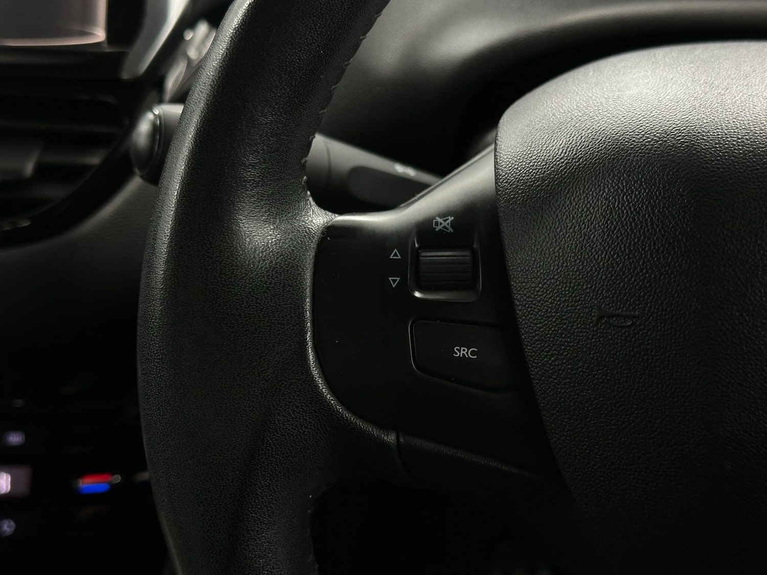 Used Peugeot 208 2014 for sale - 77066832: Photo 40