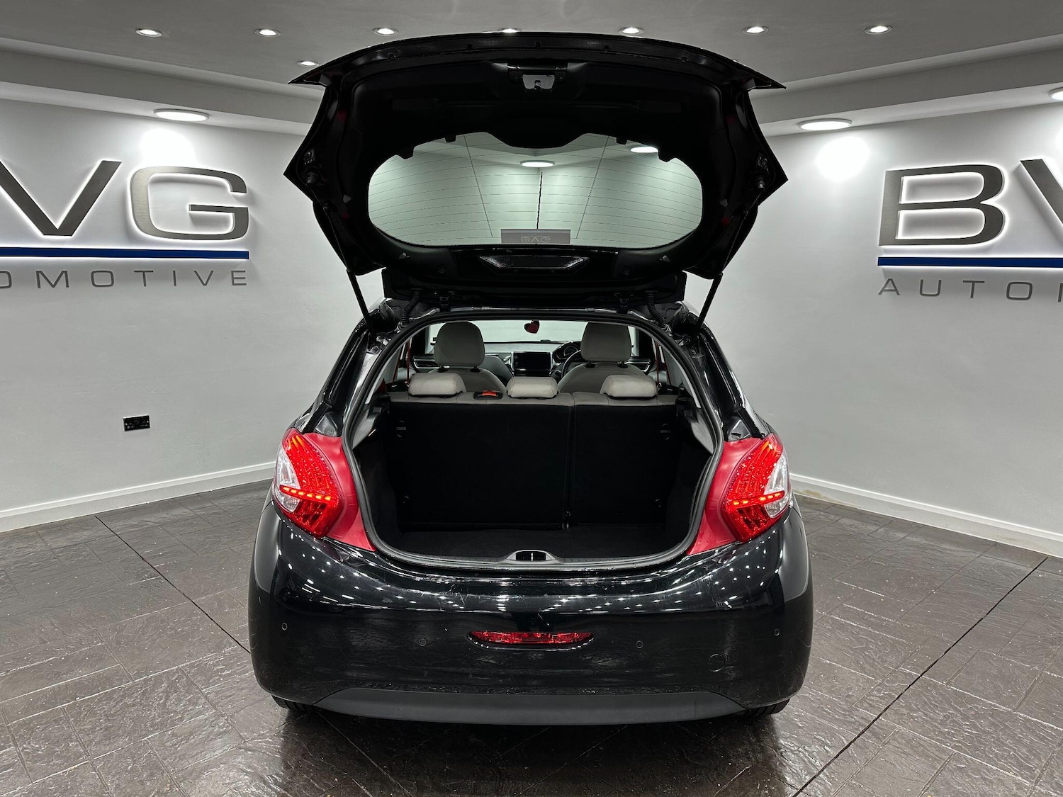 Used Peugeot 208 2014 for sale - 77066832: Photo 56