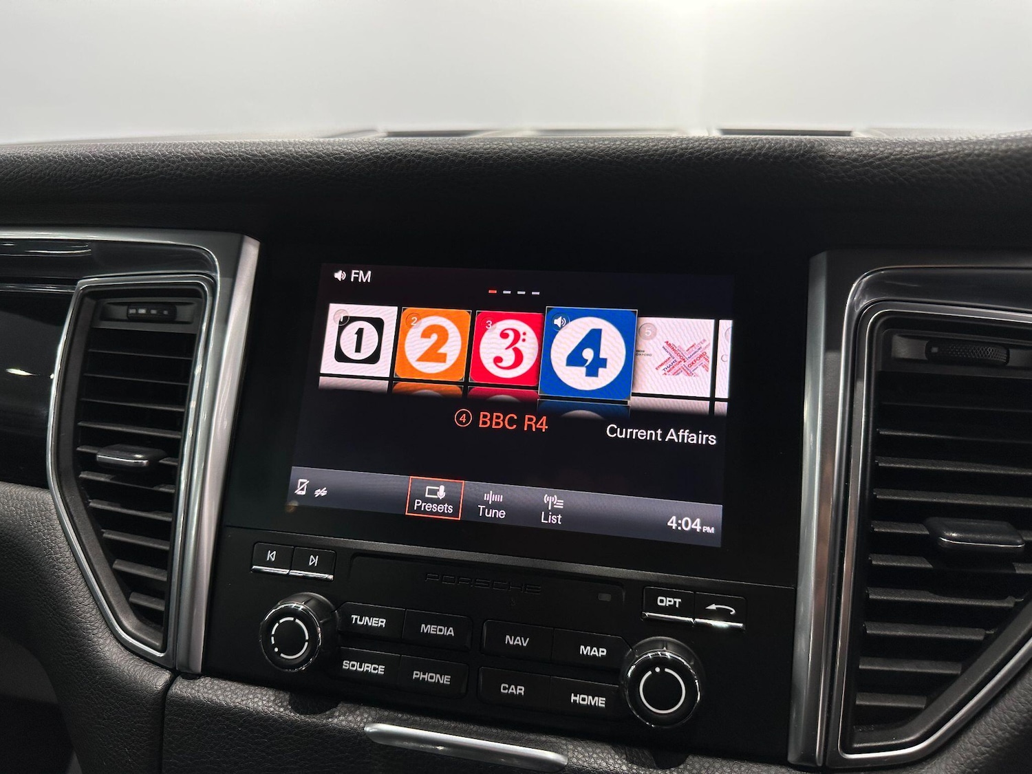 Used Porsche Macan 2016 for sale - 76801846: Photo 35