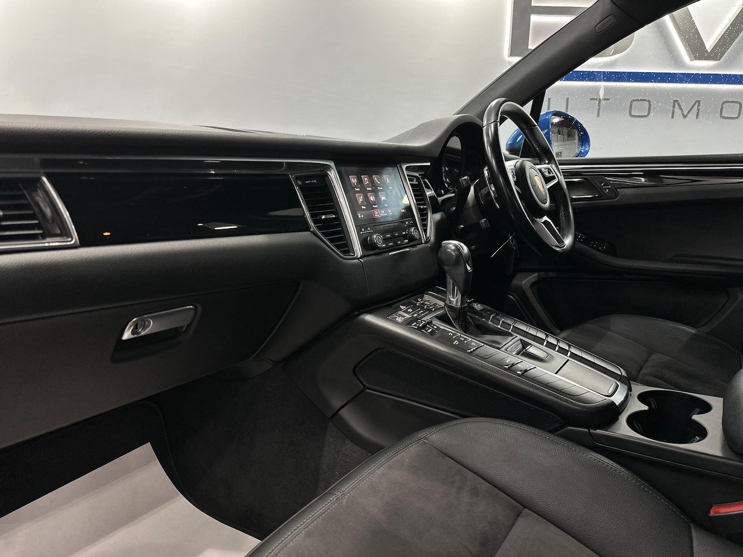 Used Porsche Macan 2016 for sale - 76801846: Photo 53