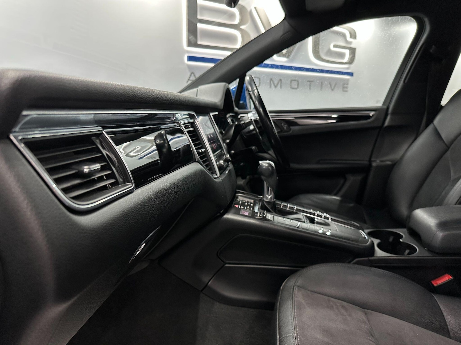 Used Porsche Macan 2016 for sale - 76801846: Photo 54